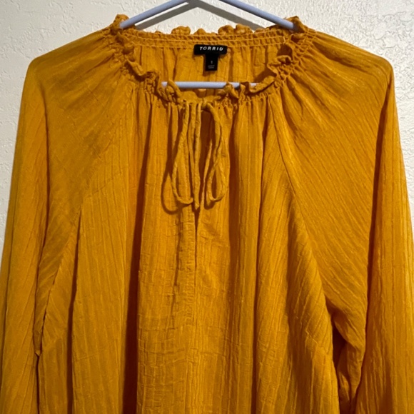 TORRID Gauze Lace-Up Peasant Top SZ  1 - Picture 6 of 7